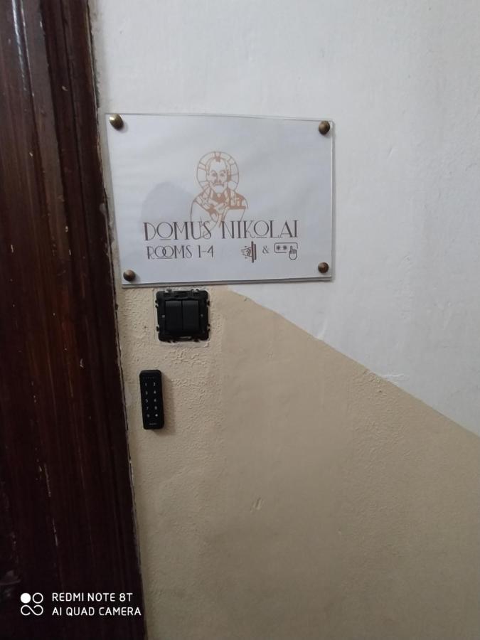 Domus Nikolai Hotel Bari Bagian luar foto