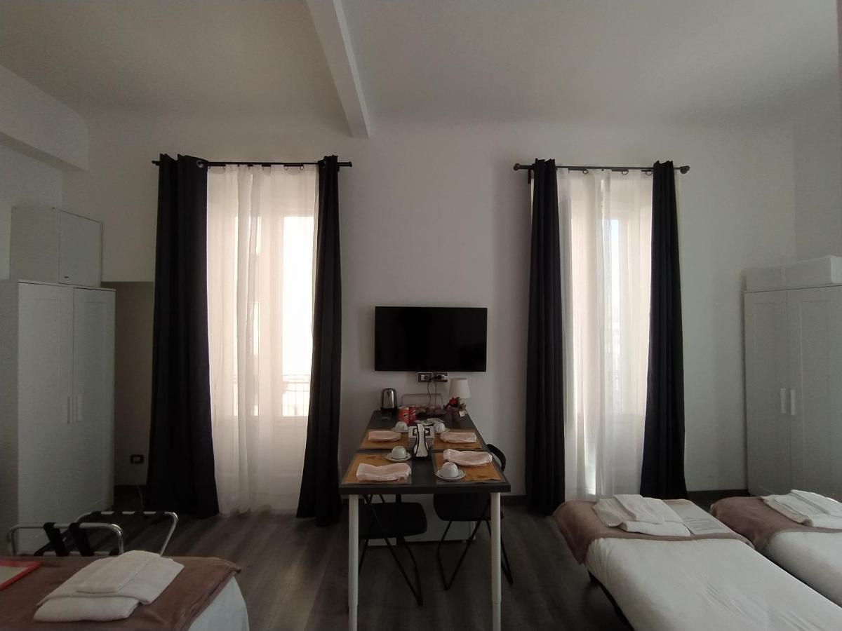 Domus Nikolai Hotel Bari Bagian luar foto