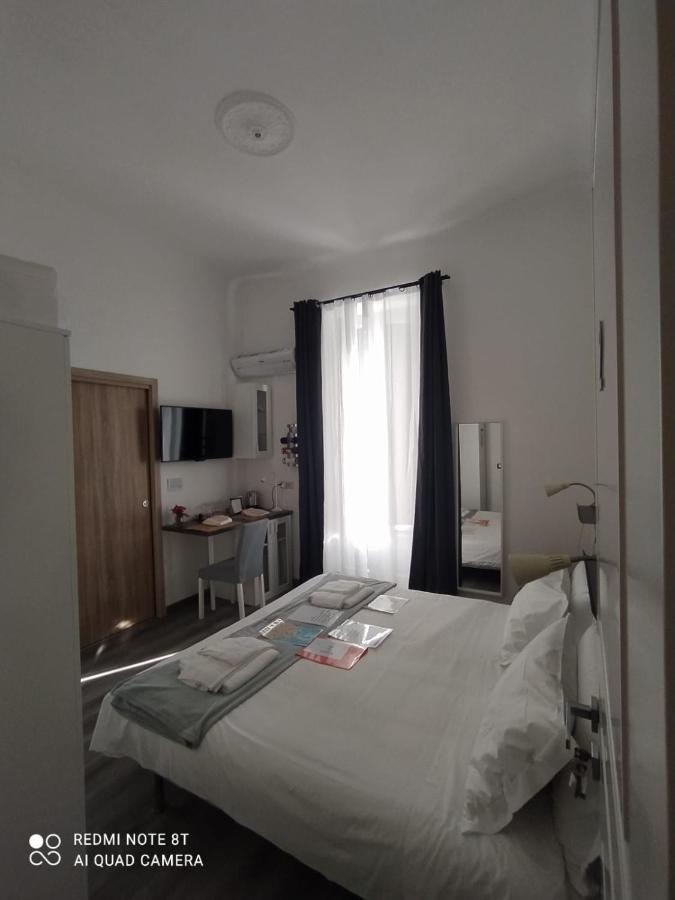 Domus Nikolai Hotel Bari Bagian luar foto
