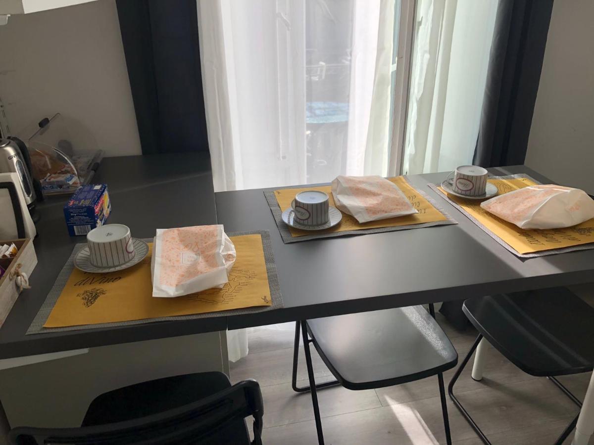 Domus Nikolai Hotel Bari Bagian luar foto