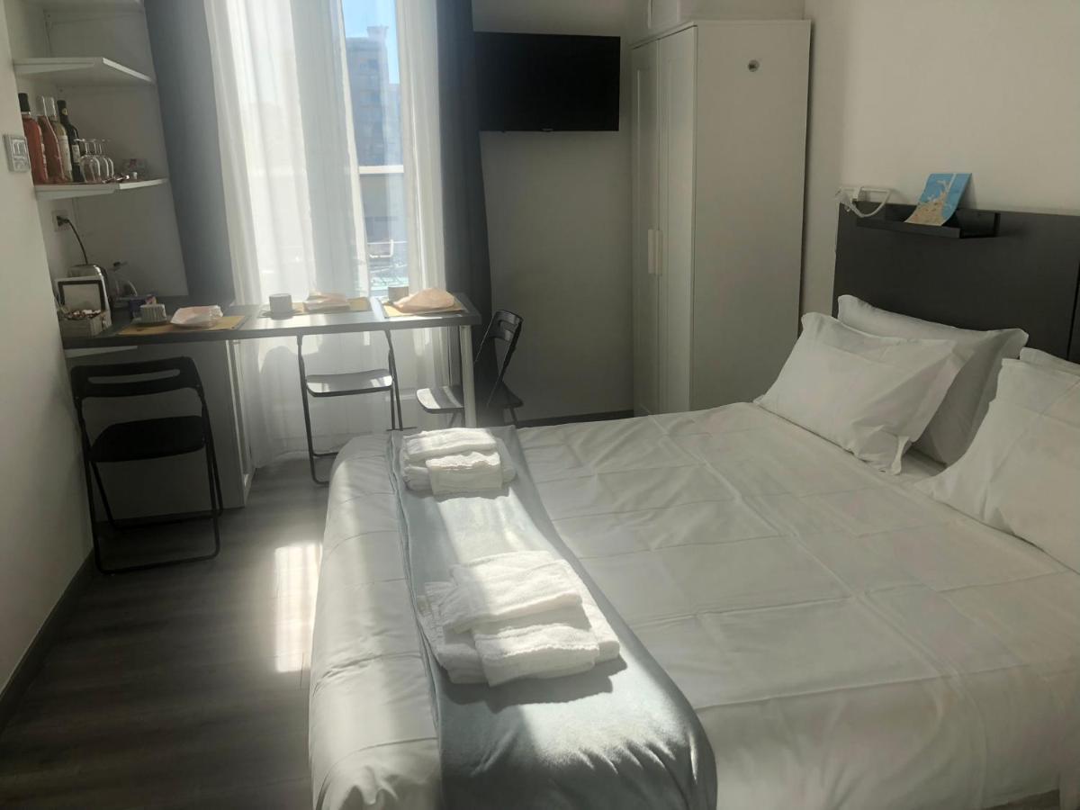 Domus Nikolai Hotel Bari Bagian luar foto