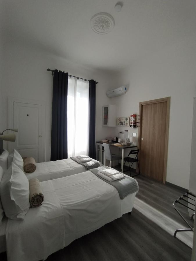 Domus Nikolai Hotel Bari Bagian luar foto