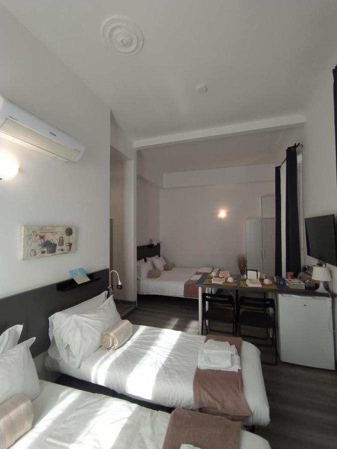 Domus Nikolai Hotel Bari Bagian luar foto