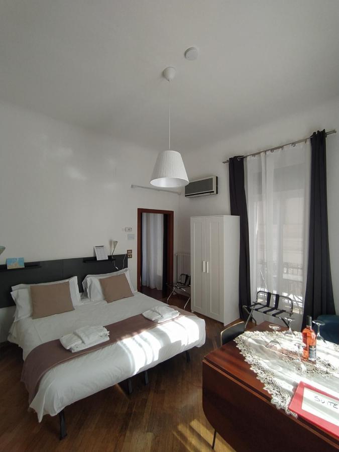 Domus Nikolai Hotel Bari Bagian luar foto