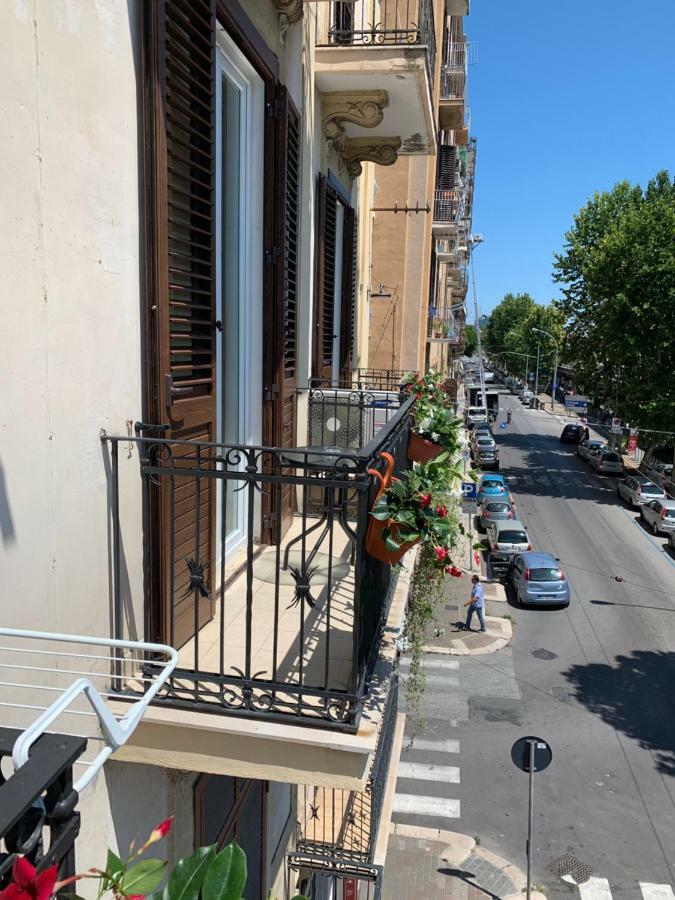 Domus Nikolai Hotel Bari Bagian luar foto
